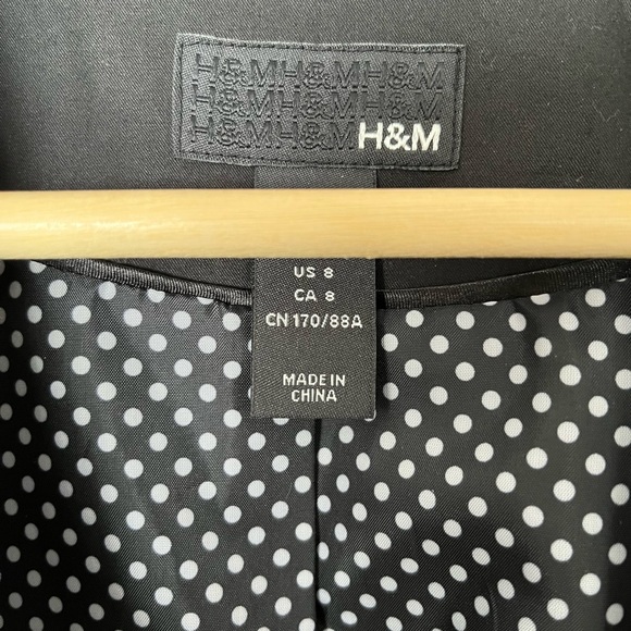 H&M Lined Trench Coat w Pleated Detail & Belt - Picture 11 of 11